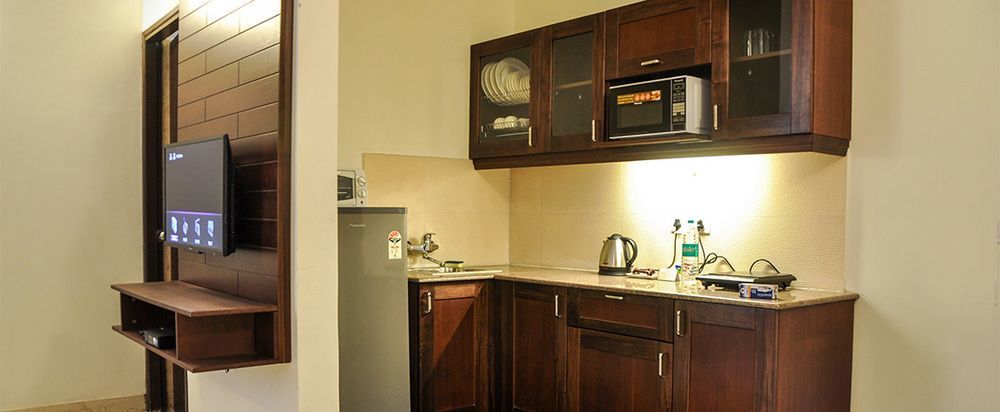 Rosewood Apartment Hotel - ハリドワール エクステリア 写真